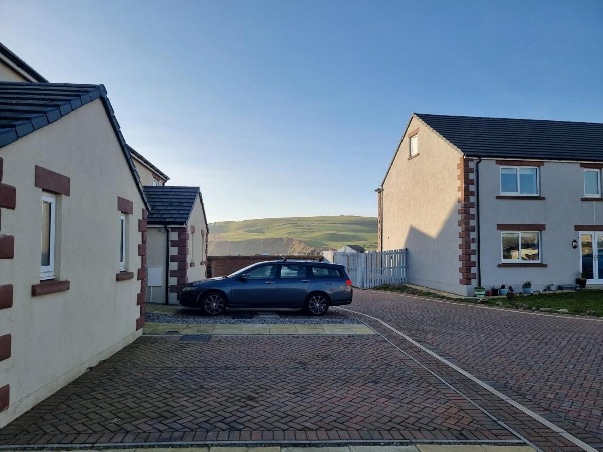 Impeccable Beachfront 2-Bed Cottage In St. Bees Exterior photo