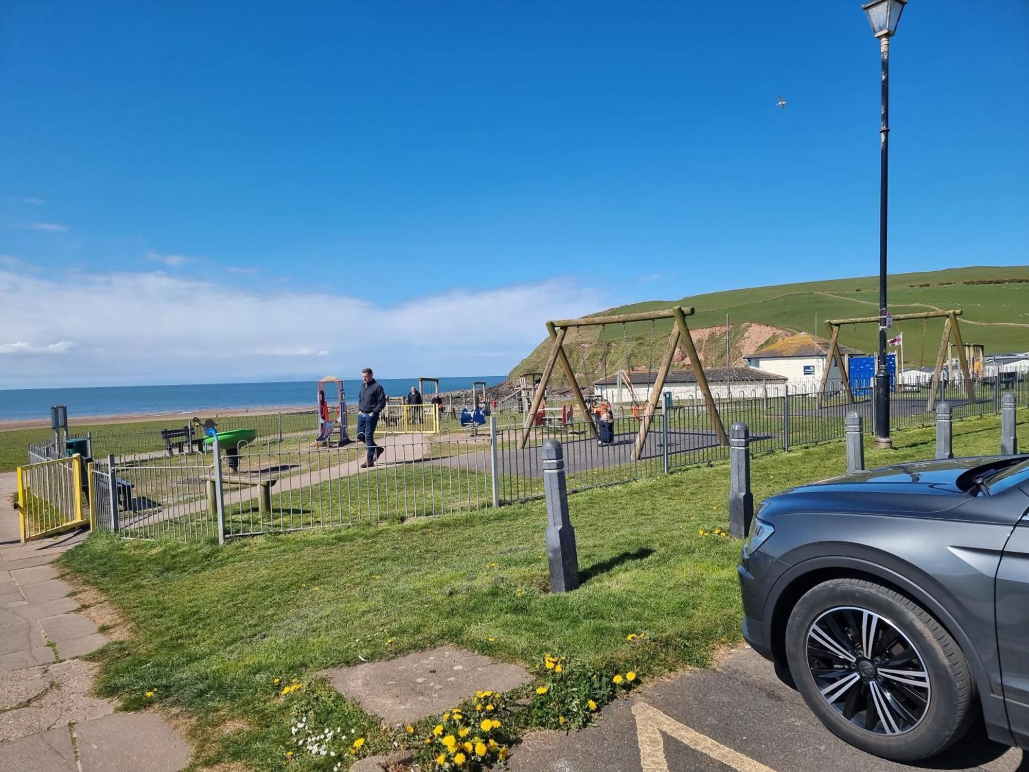 Impeccable Beachfront 2-Bed Cottage In St. Bees Exterior photo